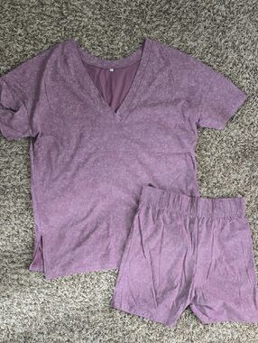 Source Unknown Mauve V-Neck Short Sleeve Top with Matching Bike Shorts